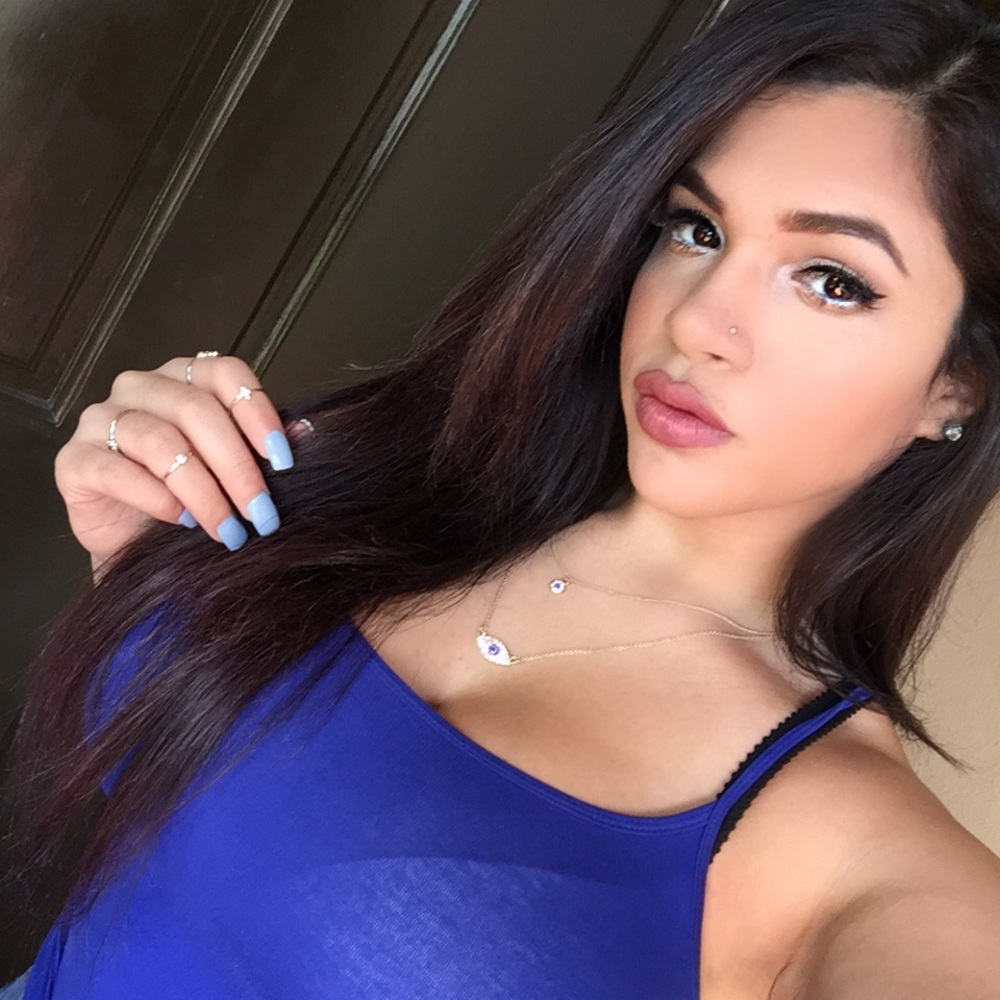 Meet your Posher, Adamaria